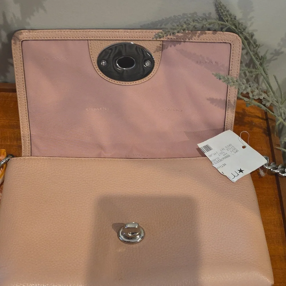 Coach polished pebble